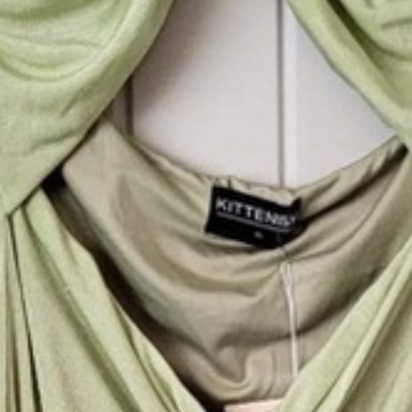 Kittenish dress - Picture 2 of 3